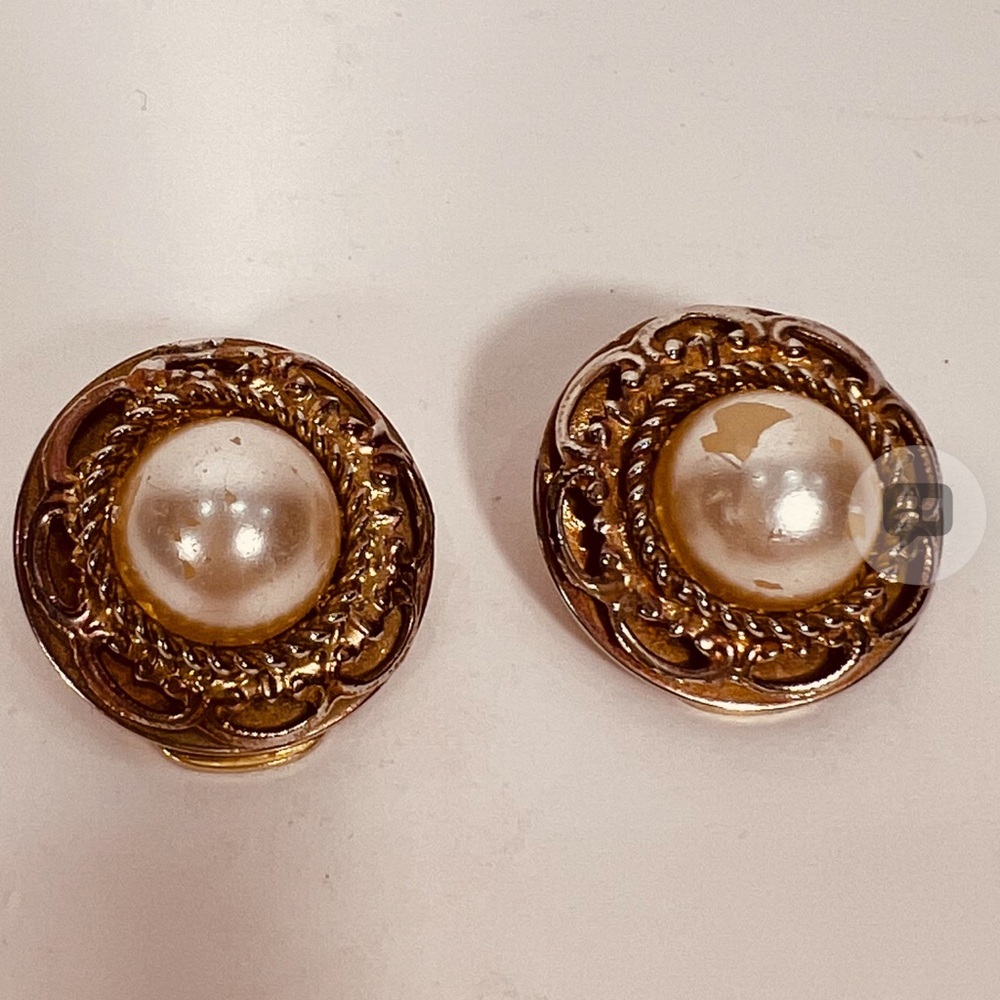 Vintage Elegant Gold and Faux Pearl Earrings